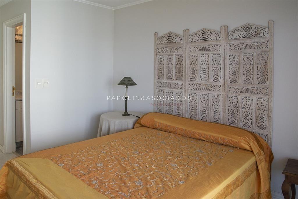 Apartamento de 3 dormitorios en venta frente a Playa Mansa,