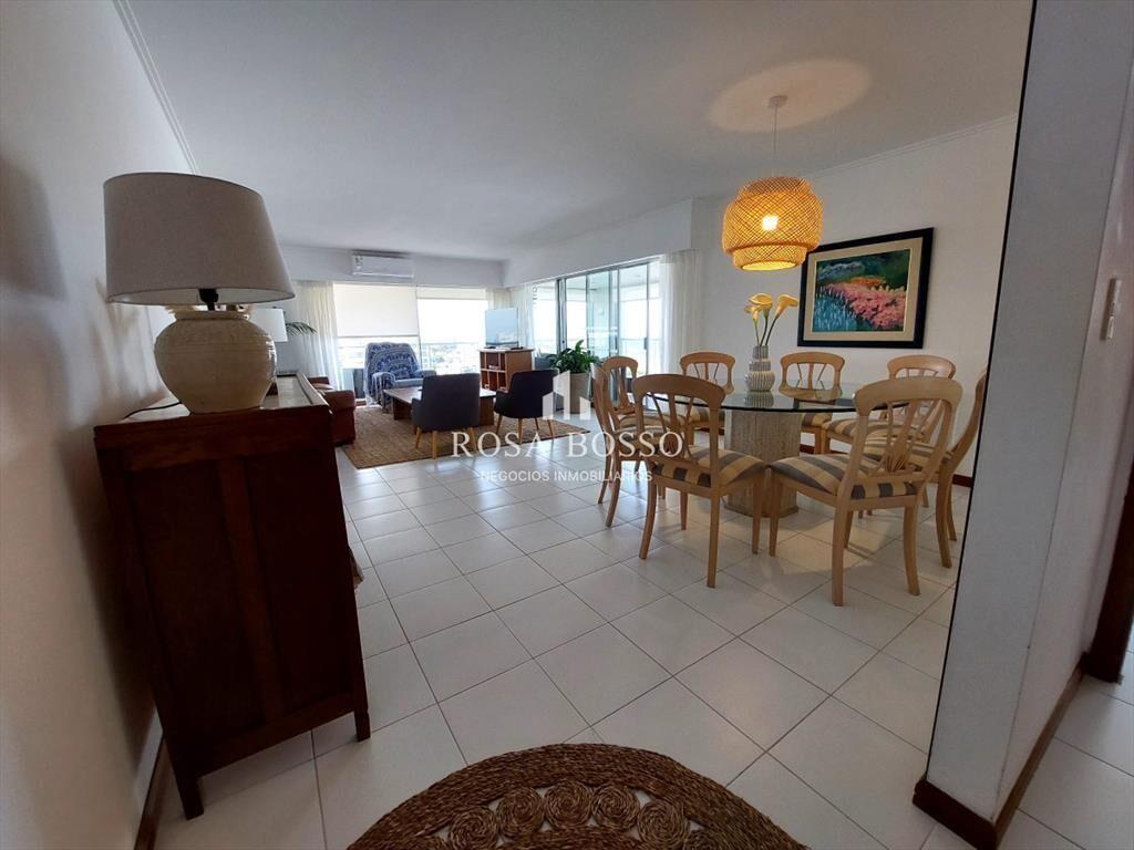 Apartamento de 3 suite y dependencia en VENTA