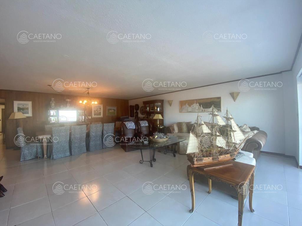Pent-house de lujo sobre el mar en península de