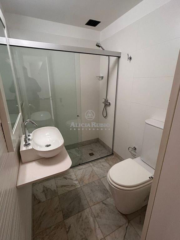 CASA DE REVISTA EN EL GOLF – 4 DORM. EN SUITE, 7 BAÑOS, ...