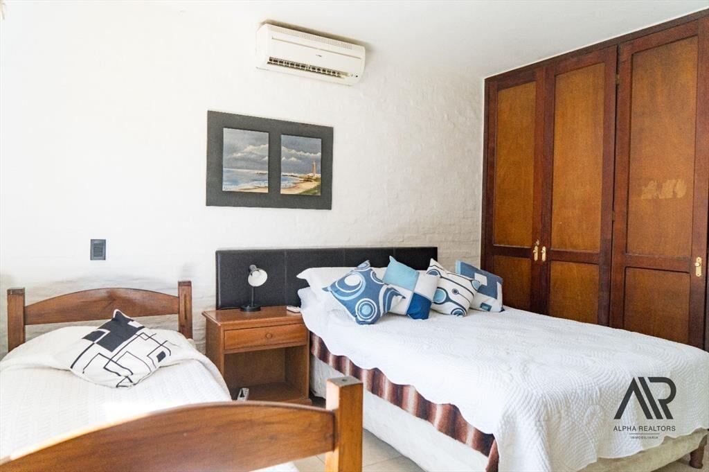 Casa en venta c/ cochera en Pinares