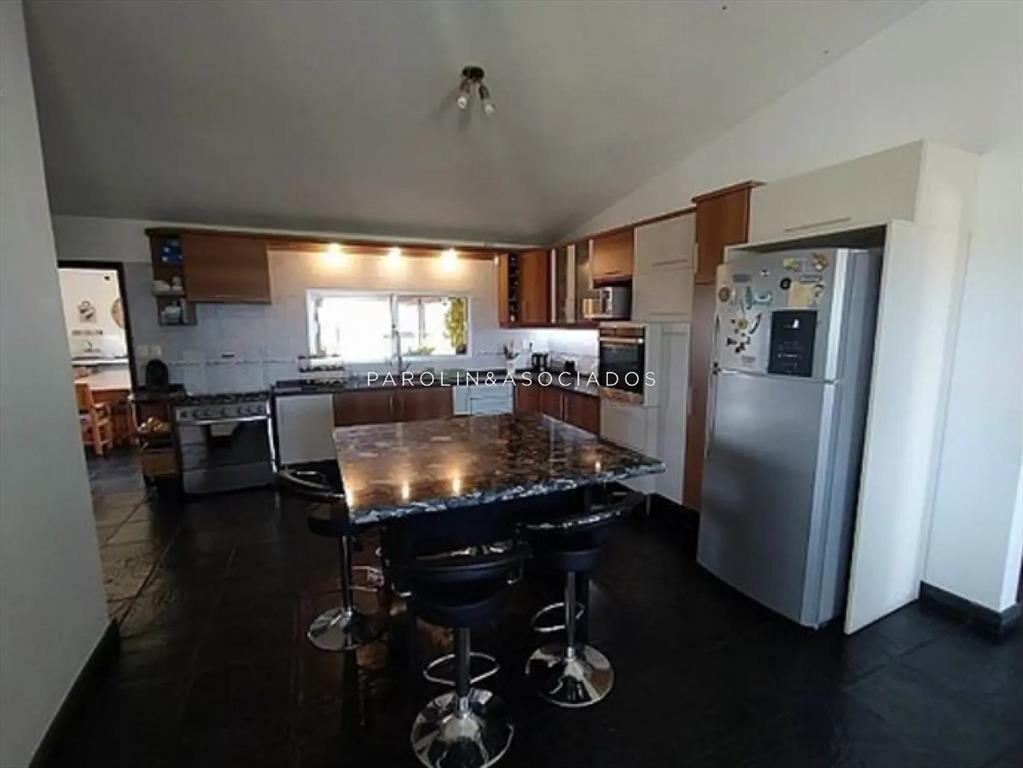 Excelente casa en venta frente al mar en Barra de
