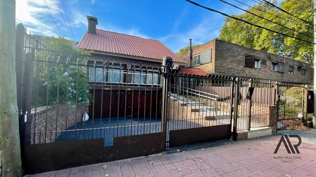 Casa en venta de 4 dormitorios c/ cochera en Punta Gorda