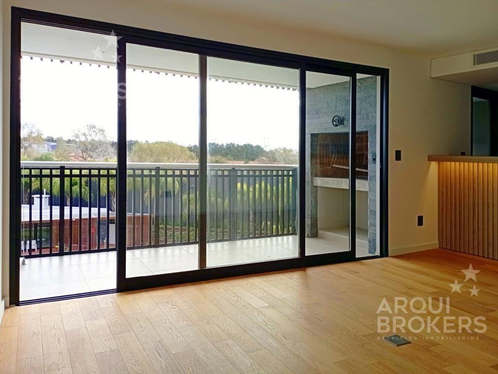 Apartamento de tres dormitorios en venta cin renta en Carra