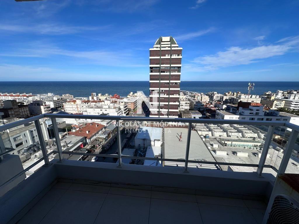 En venta apartamento de 2 dormitorios en Punta al