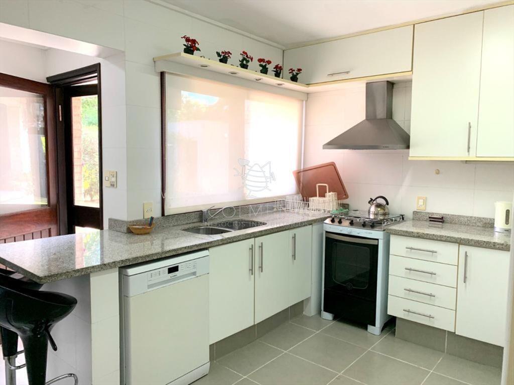 Casa con piscina - en Barrio Lugano