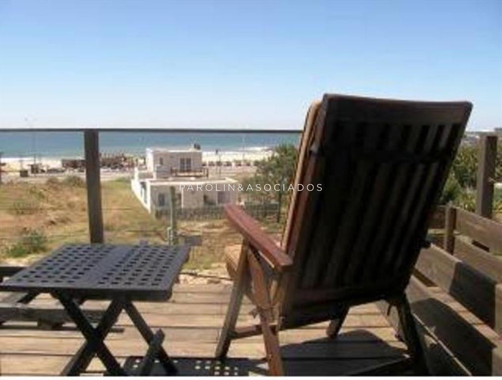 VENTA DE CASA DE 3 DORMITORIOS EN MONTOYA PUNTA