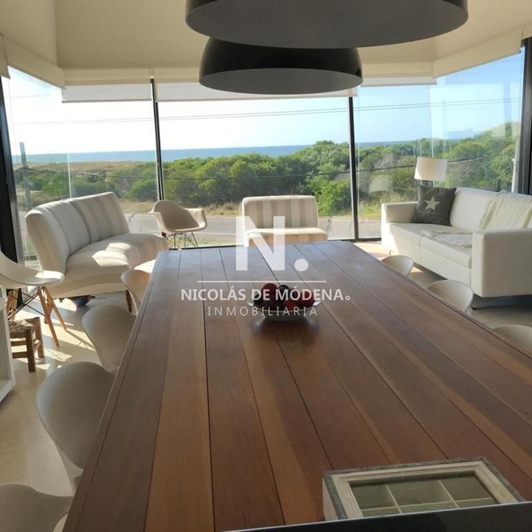 Espectacular casa frente al mar