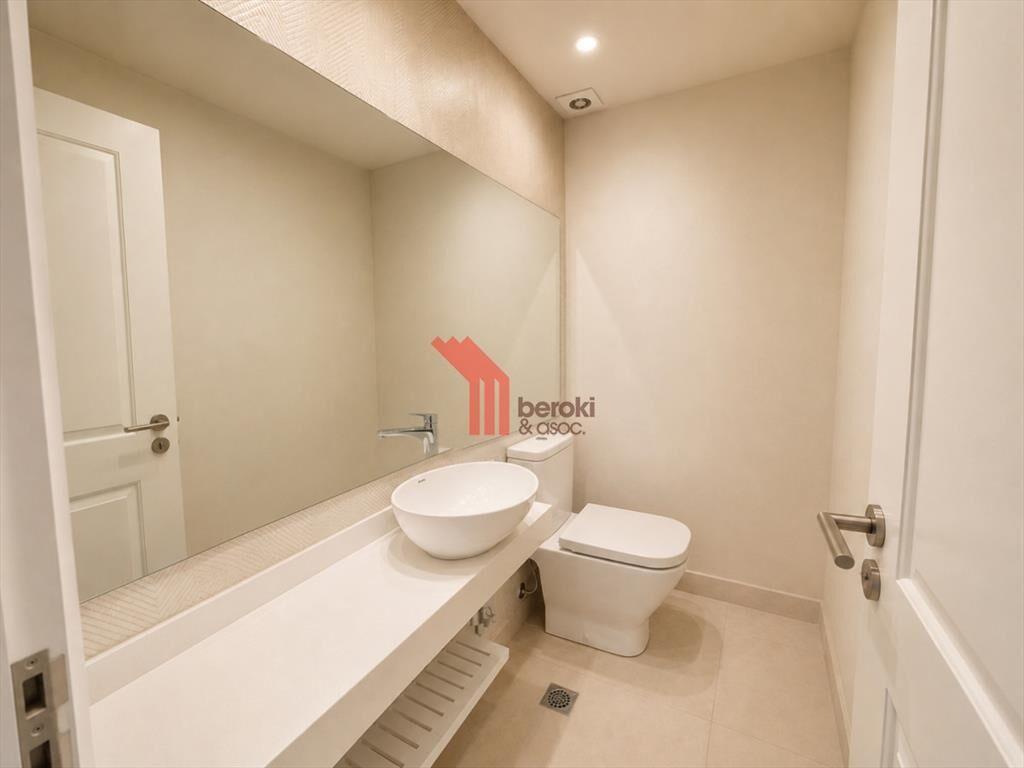 Venta de casa de 3 dormitorios, 3 baños y cuarto