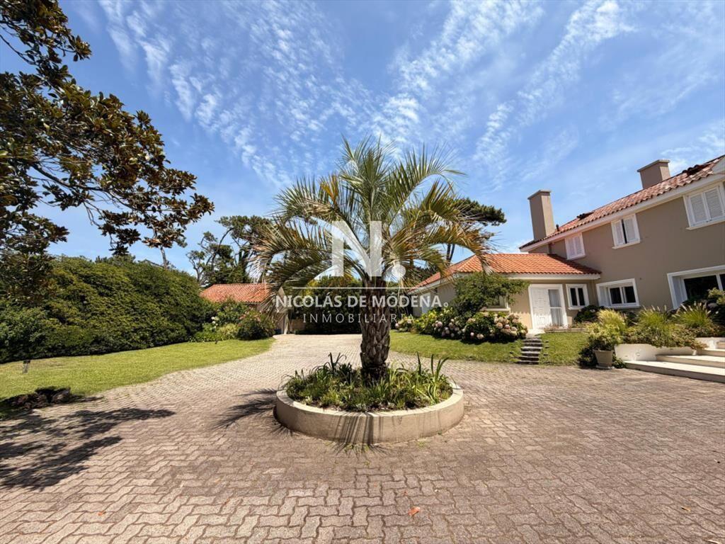 Casa en Venta de 5 dormitorios en el Golf , Punta del este