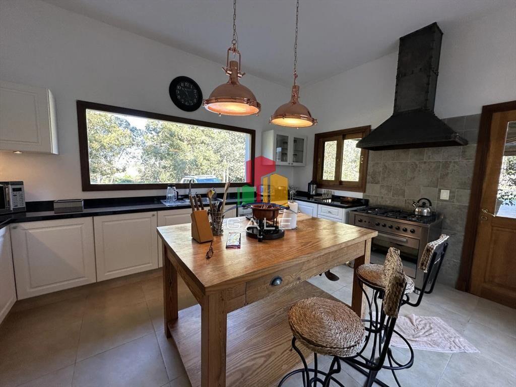 Venta casa en barrio semi cerrado Las Silvias,