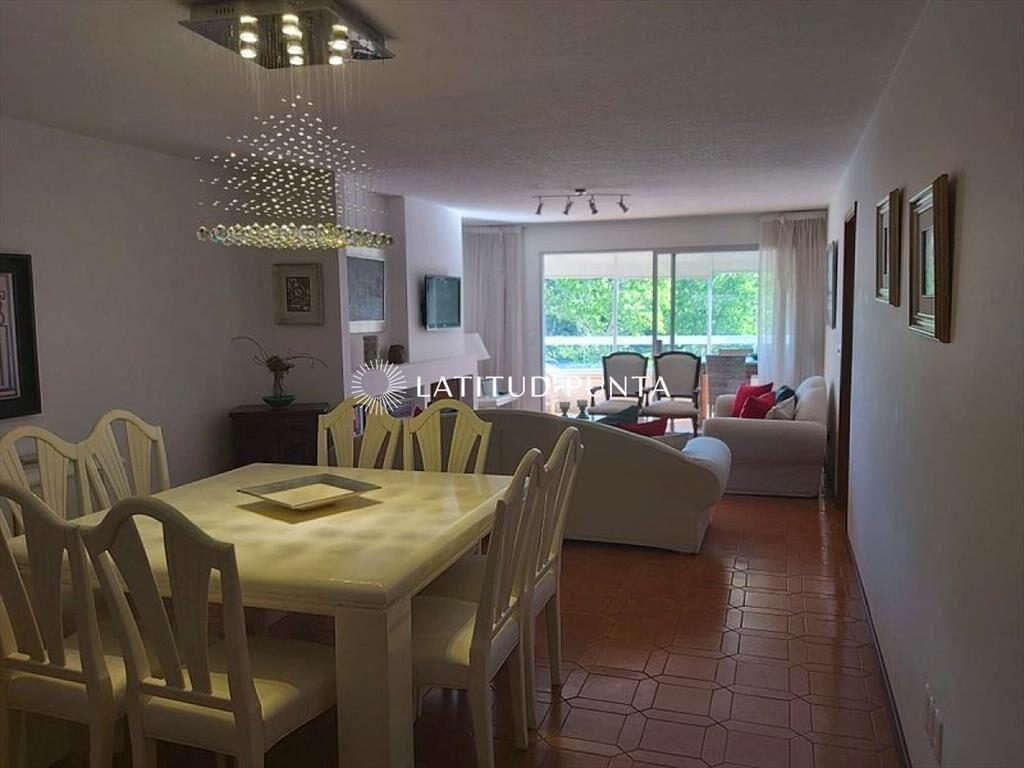 Apartamento en Roosevelt, 3 dormitorios más