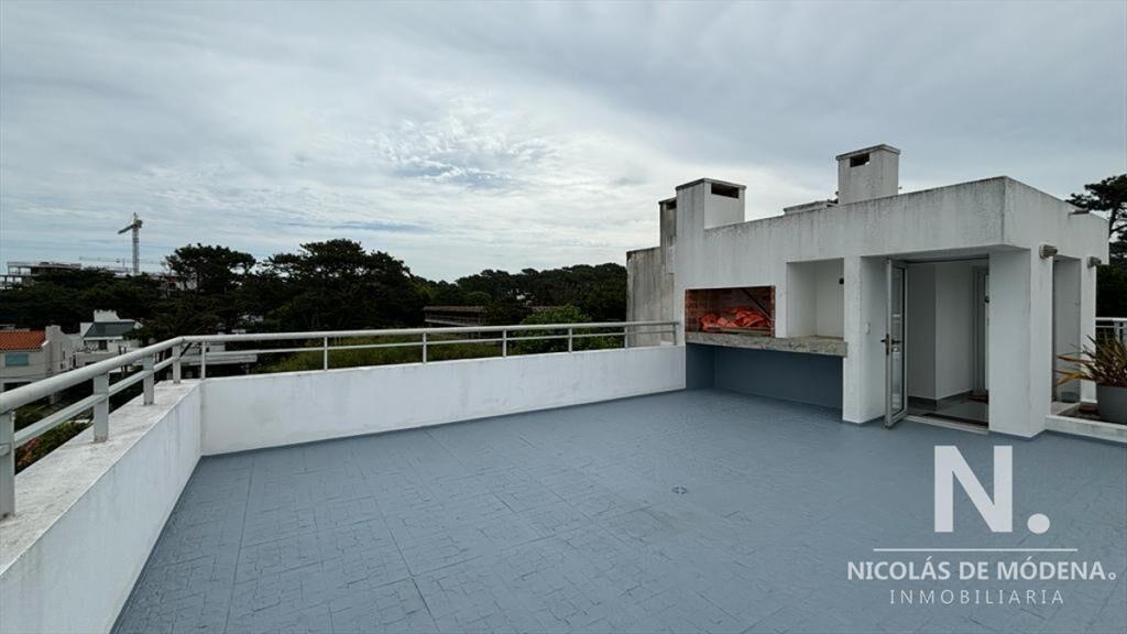 Apartamento a la venta con parrillero propio a estrenar