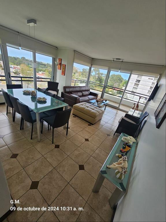 Encantador Apartamento en Edificio gran Categoria