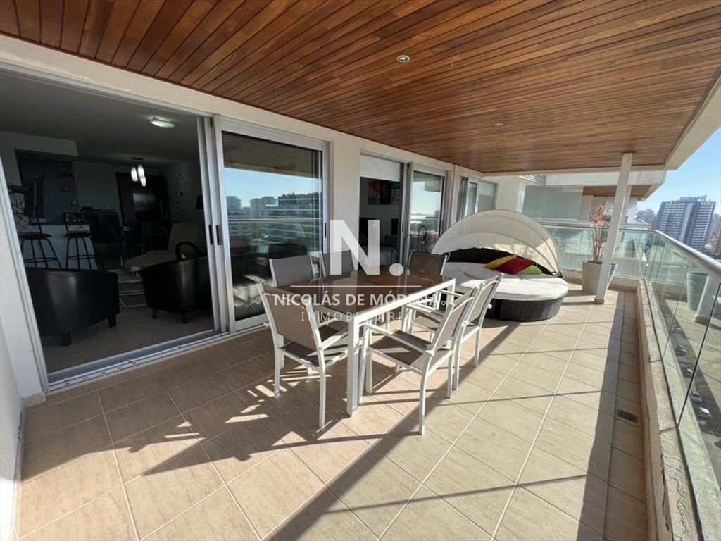 Iluminado departamento en Venta en Punta del Este