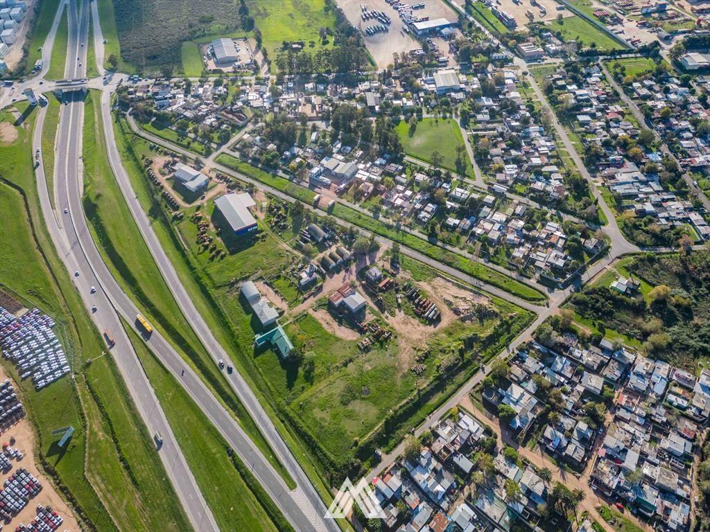 VENTA DE GRAN PREDIO CON DEPÓSITOS-OFICINAS RUTA 1