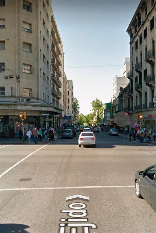 Gran esquina, próximo 18 de julio y Ejido, 245 m2 , 22 mts