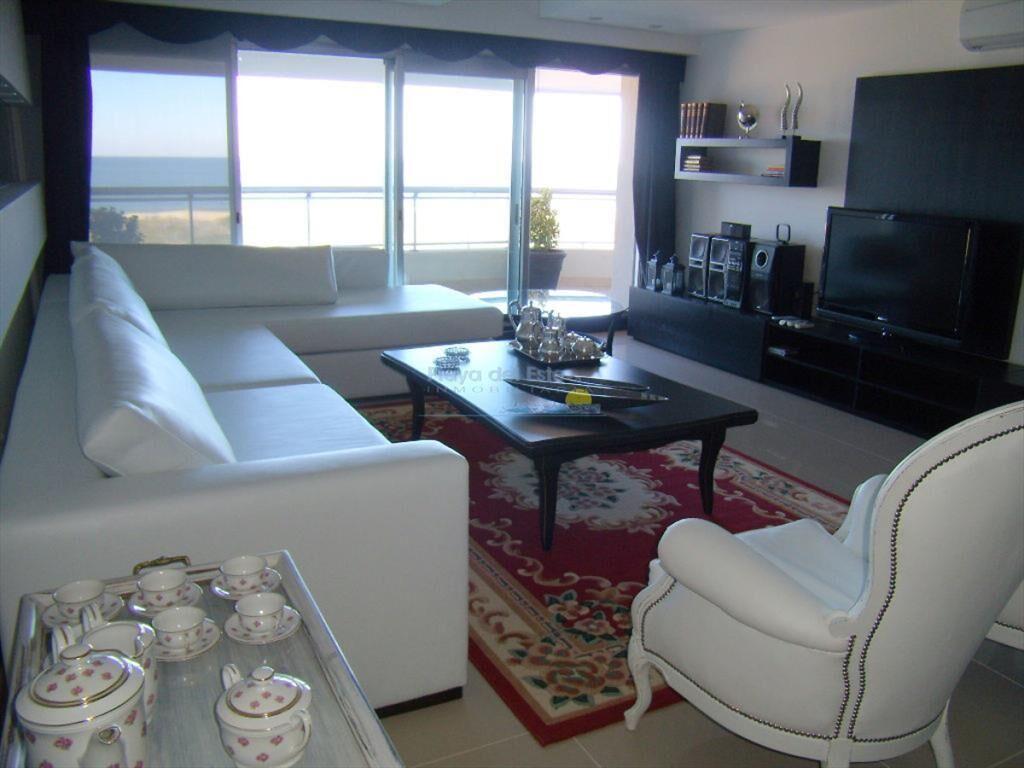 Apartamento en Brava, 3 dormitorios *