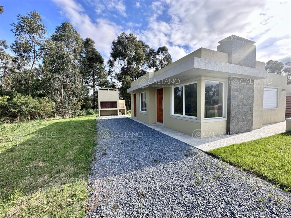 Venta casa - 2 Dormitorios 2 BaÃ±os + Parrillero - PiriÃ¡po