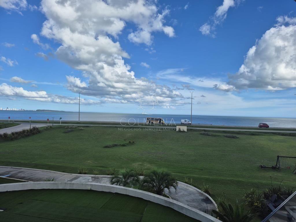 Apartamento en venta primera linea Playa Mansa 2