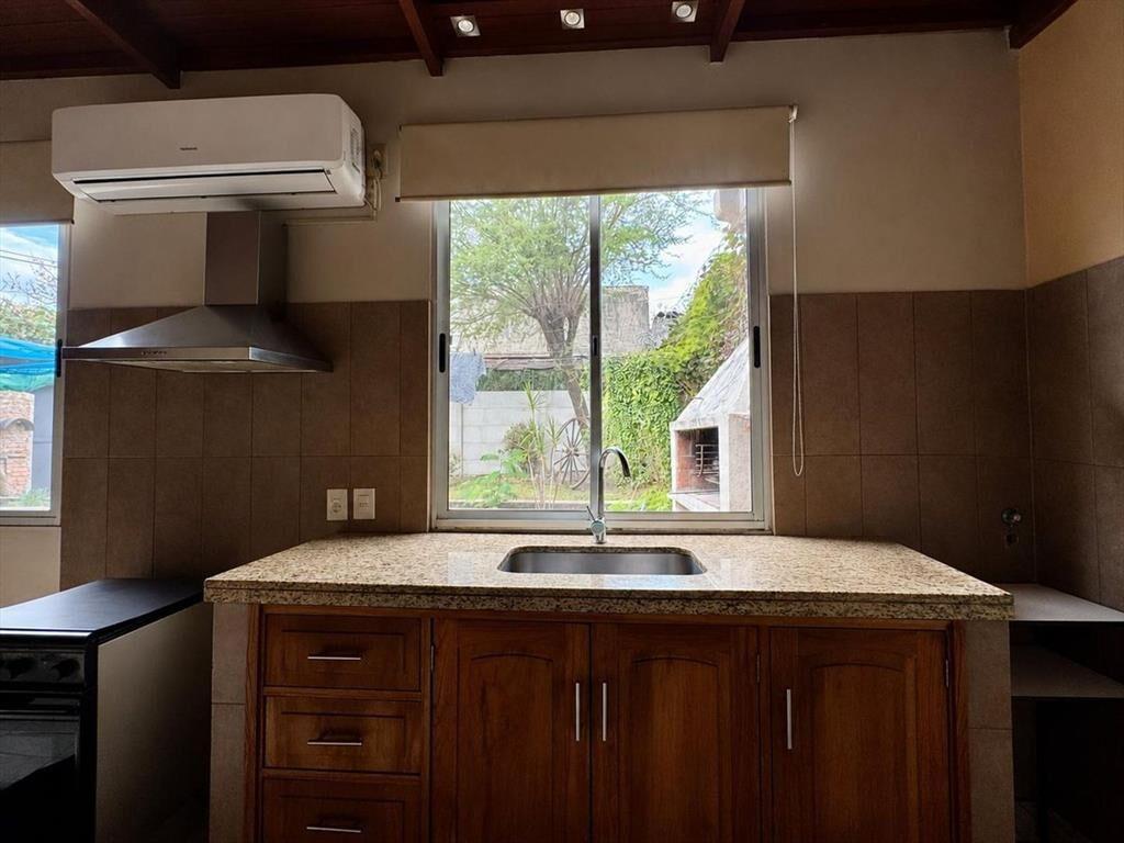 Casa semi equipada-con jardin + garage