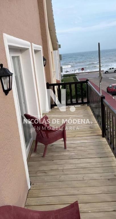 En venta espectacular casa frente al mar de 4 en