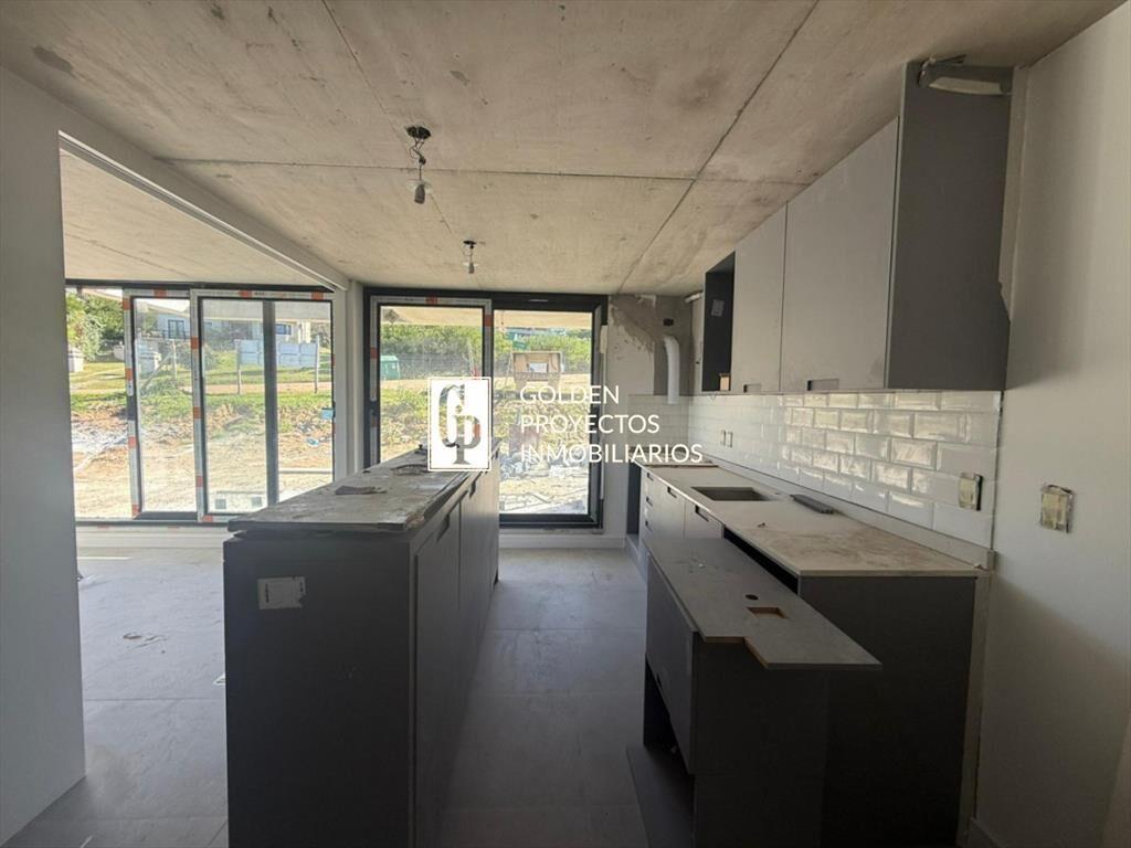 Apartamento en Venta 2 Dormitorios y Garage Punta