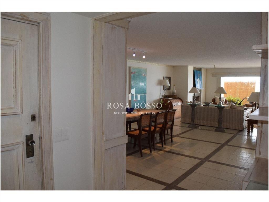 Apartamento en Brava, 3 dormitorios *