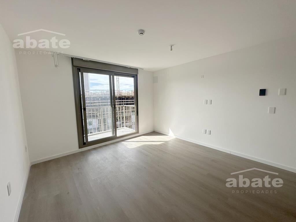 Monoambiente en venta con terraza al frente. Ideal inversió