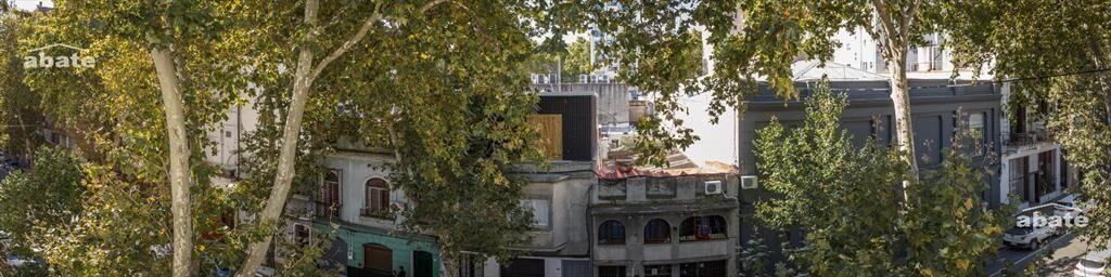 Venta apartamento dos dormitorios en Barrio Sur con terraza