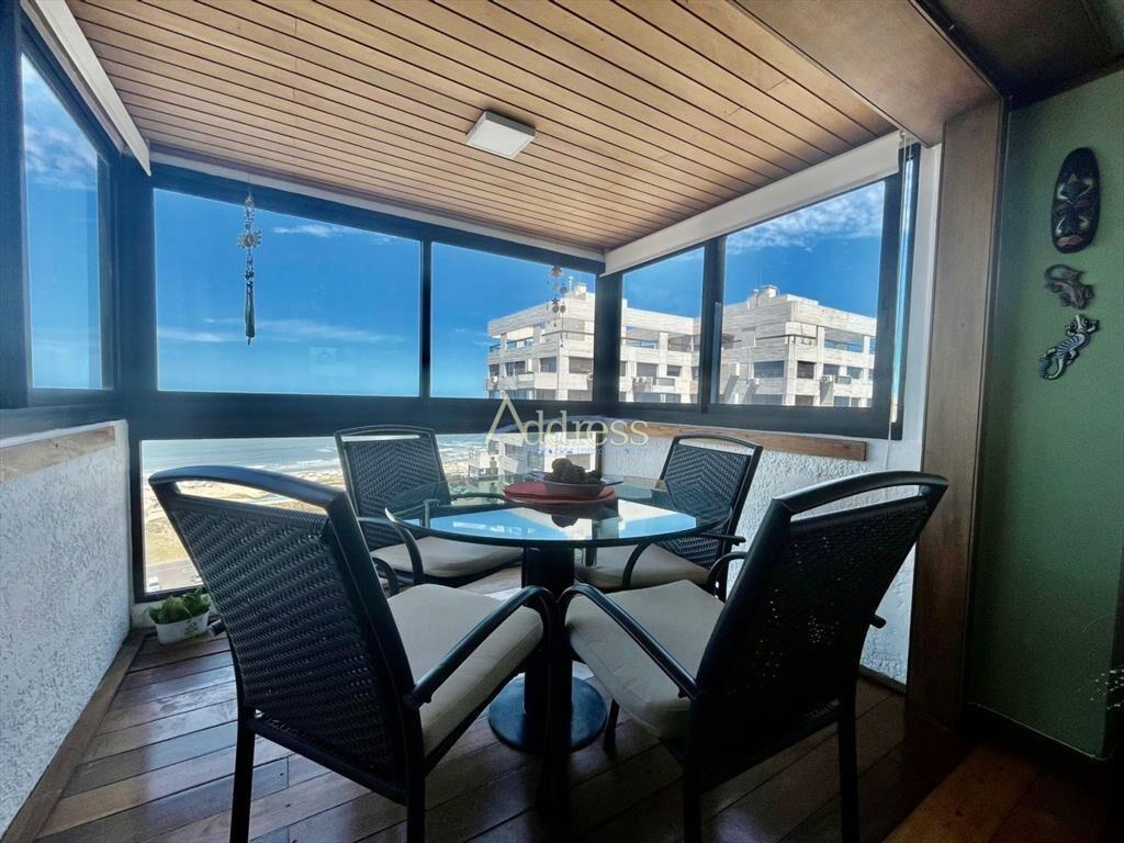 Hermoso apartamento sobre la Brava