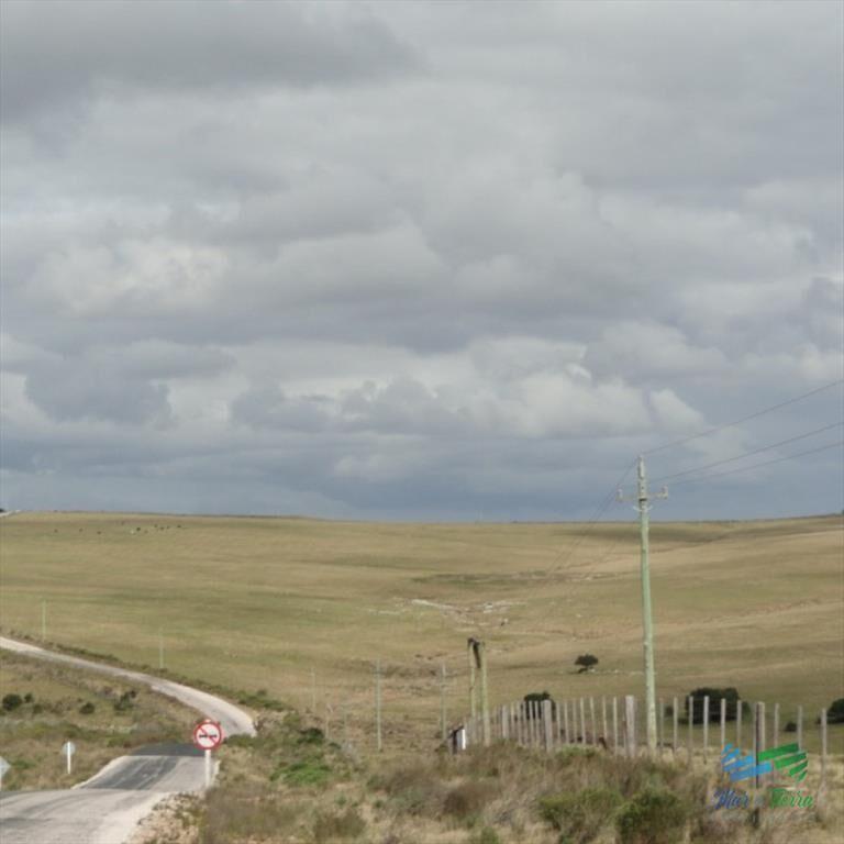 BAJO DE PRECIO...Campo sobre R.12 y a menos de 1