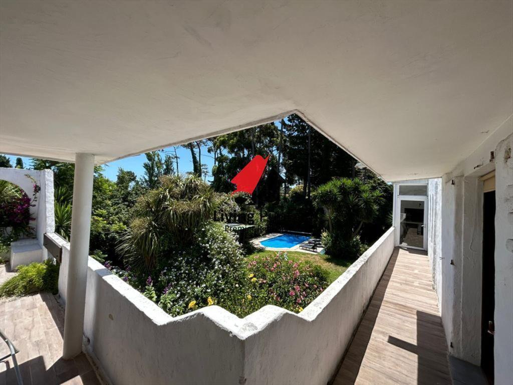 OPORTUNIDAD. VENDE CASA EN EXCELENTE ESTADO, CON PISCINA EN