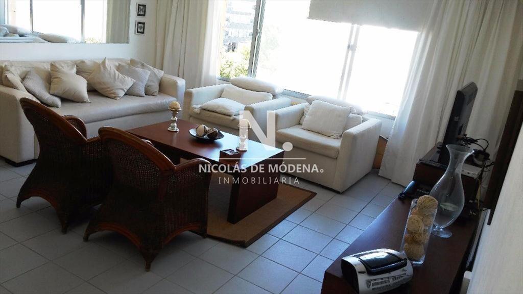 Apartamento en Primera linea, Playa mansa, 2 dormitorios *