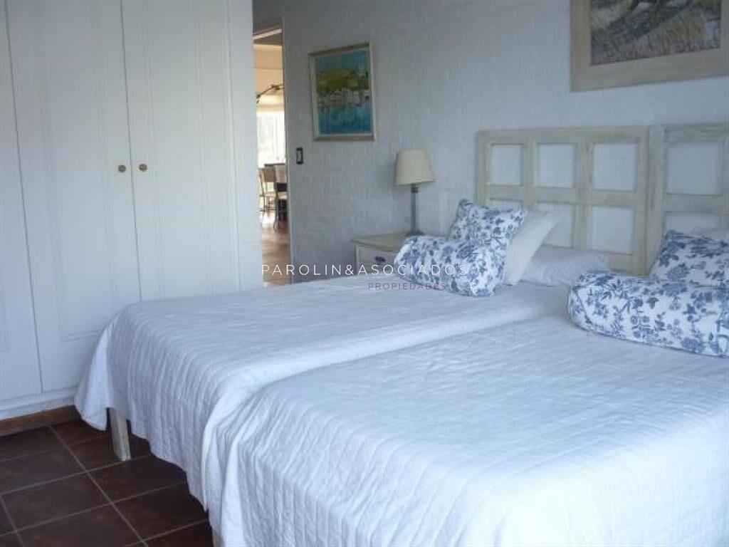 Casa en venta de 4 dormitorios en Montoya, Punta del Este.