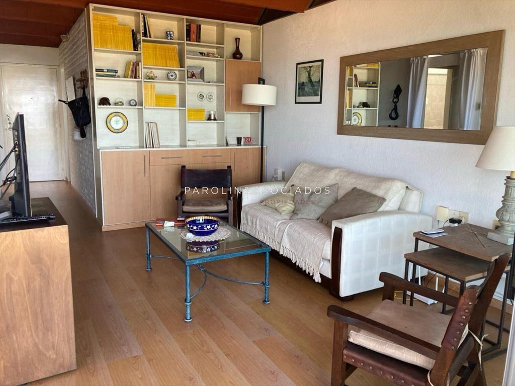Apartamento En Venta Frente Al Mar, Punta Del Este.