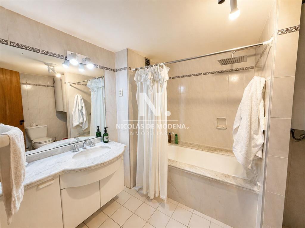 Apartamento de 1 dormitorio y medio - piso alto -