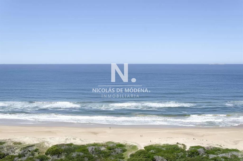 Se vende departamento de 3 dormitorios en la Brava- Punta d