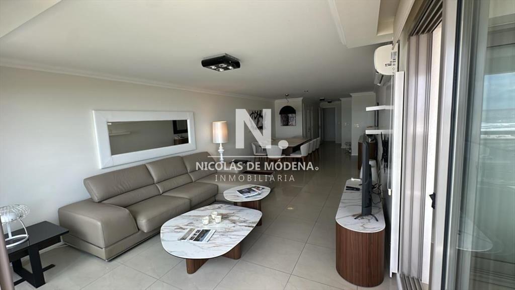 Apartamento en venta en Brava de 3 dormitorios, -