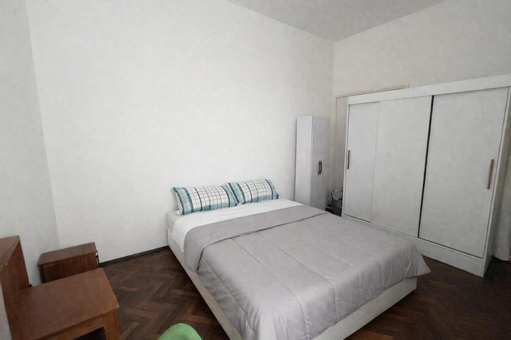 Venta apartamento 3 dormitorios con patio. Tres Cruces- Alq