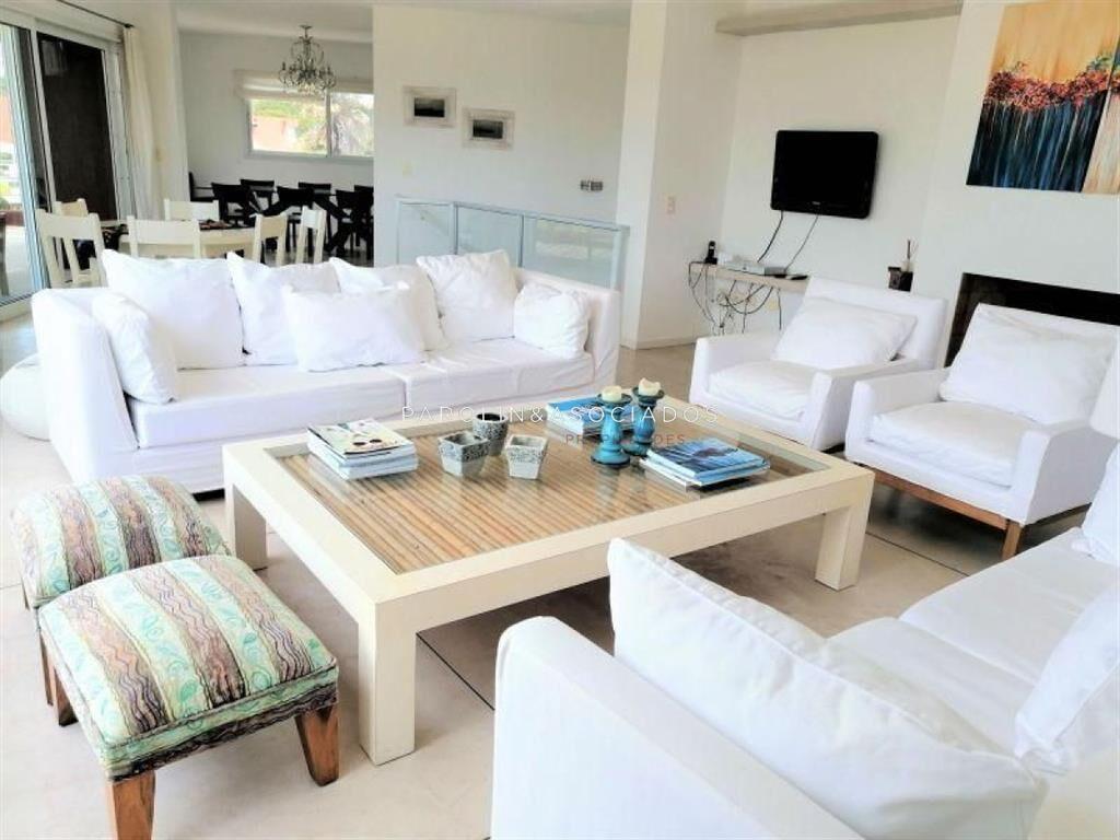 Casa de 5 dormitorios en venta en Manantiales,