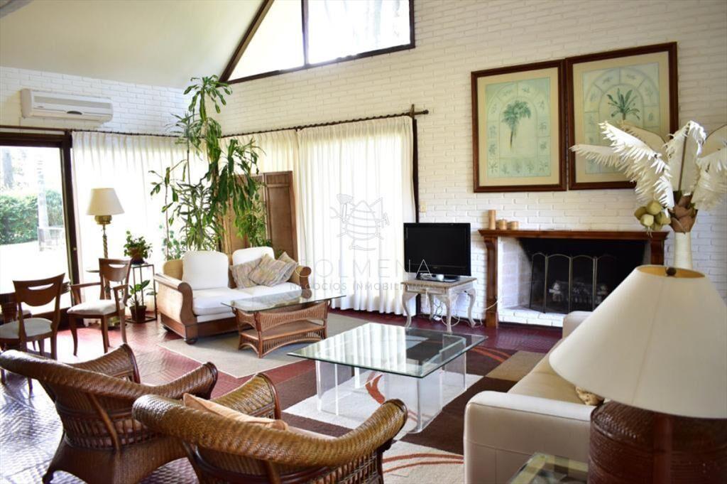 Casa con piscina - en Barrio Lugano