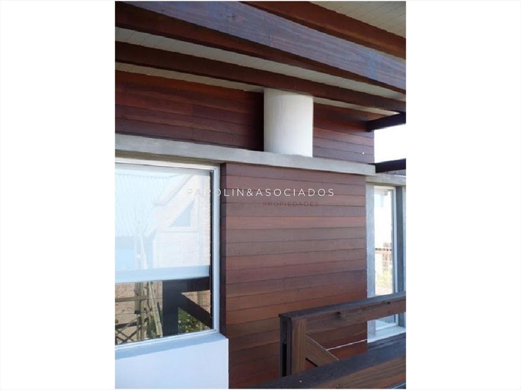 Hermosa casa en venta con piscina en Punta del Este.