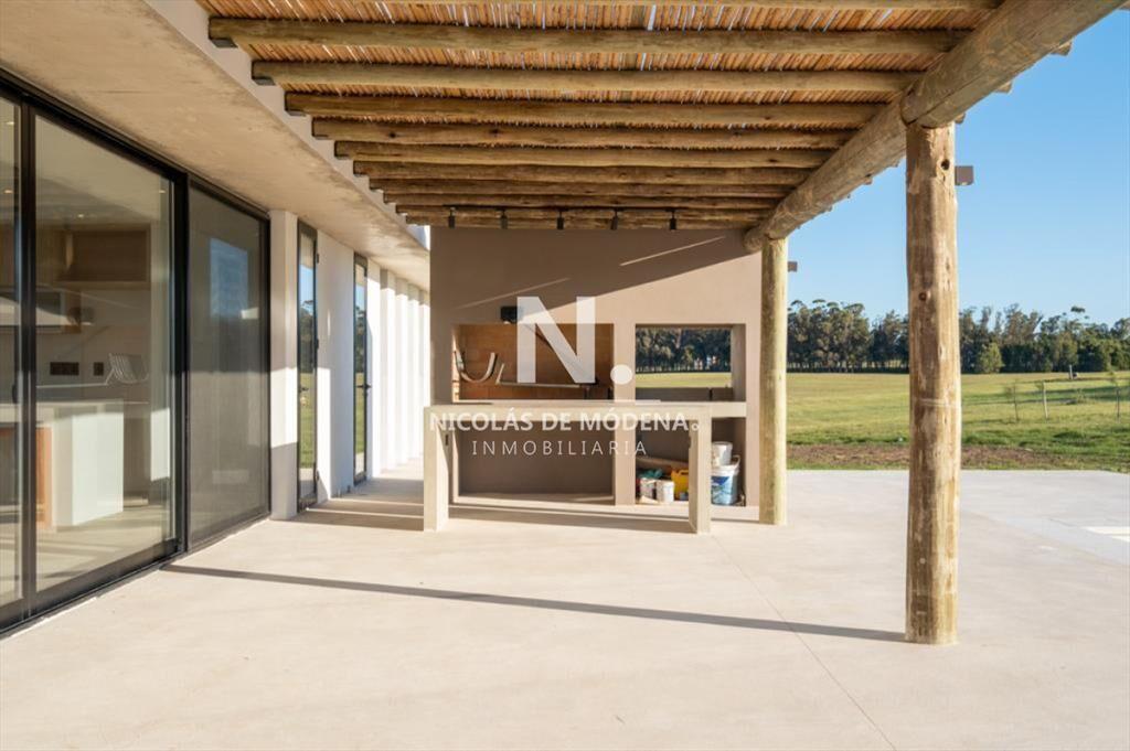 Casa de lujo que ofrece comodidad y amplitud en y