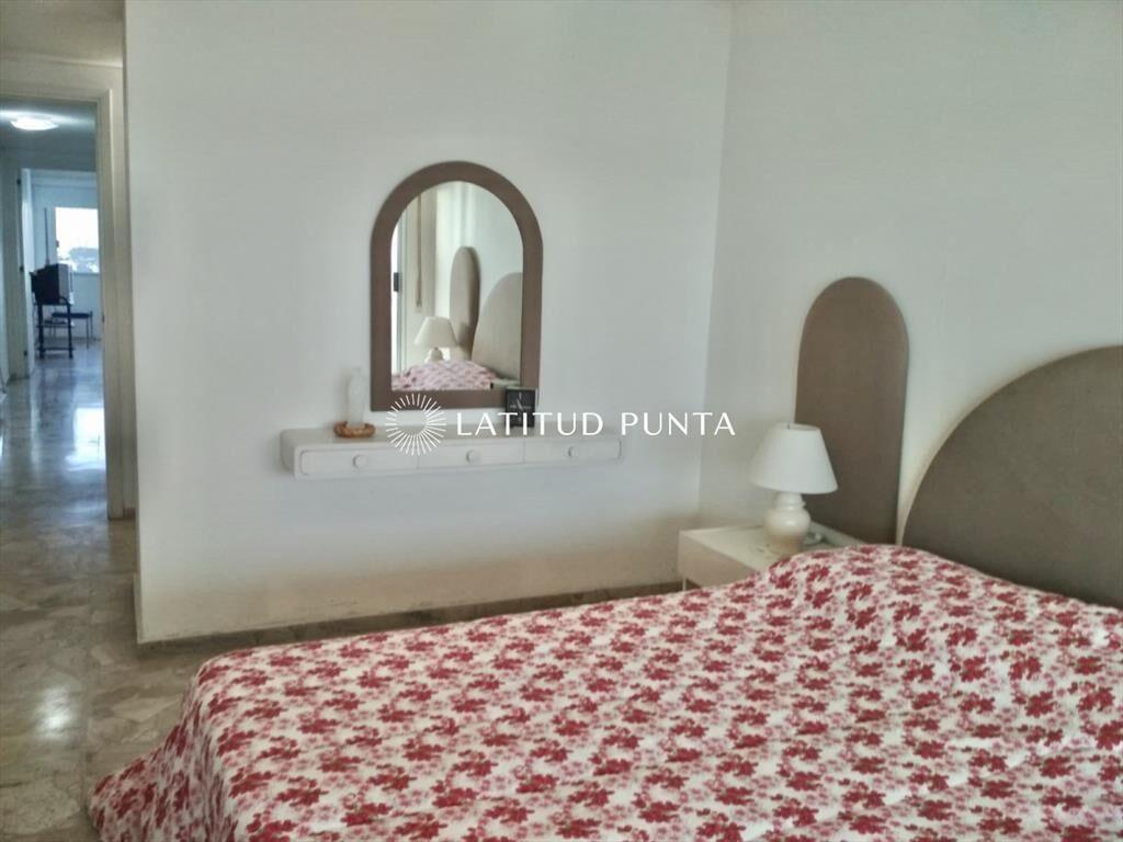Apartamento en Tequendama, 3 dormitorios más dependencia