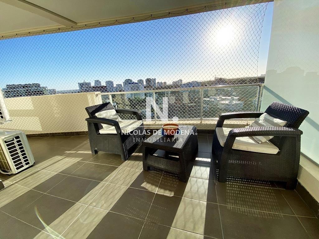 Piso alto en Wind Tower orientado a la puesta del