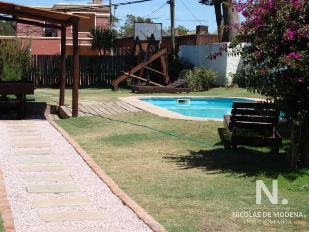 Casa en Manantiales, 5 dormitorios *