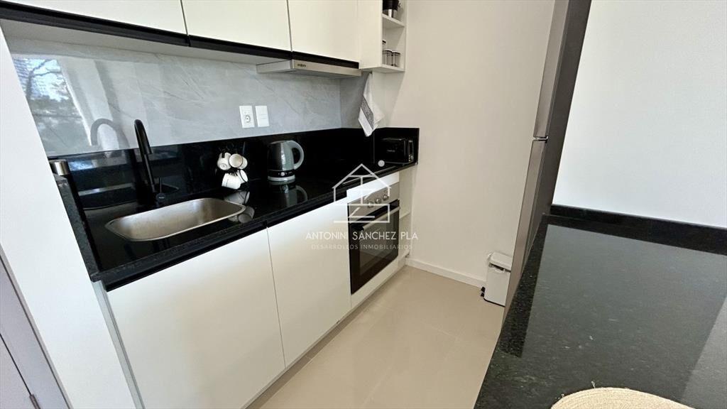 Apartamento de un dormitorio con terraza en venta a 2 cuadr