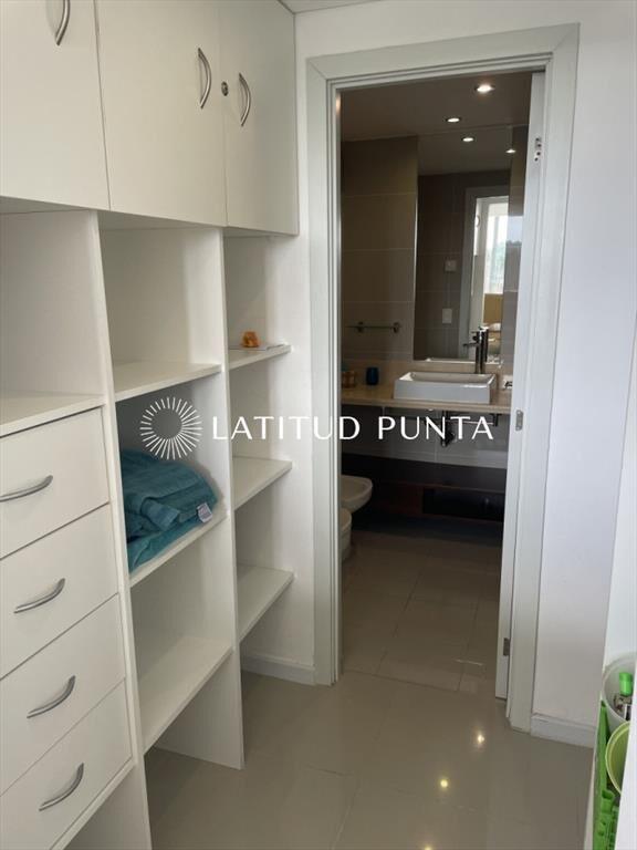 Apartamento en Roosevelt, 1 dormitorio y medio