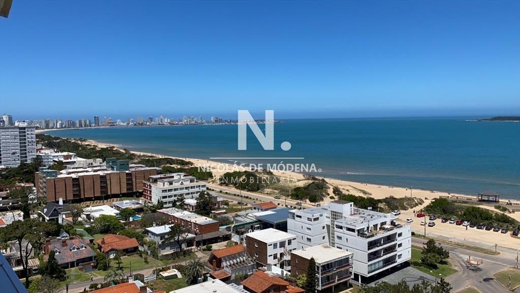 Departamento con vista a playa Masa en venta.